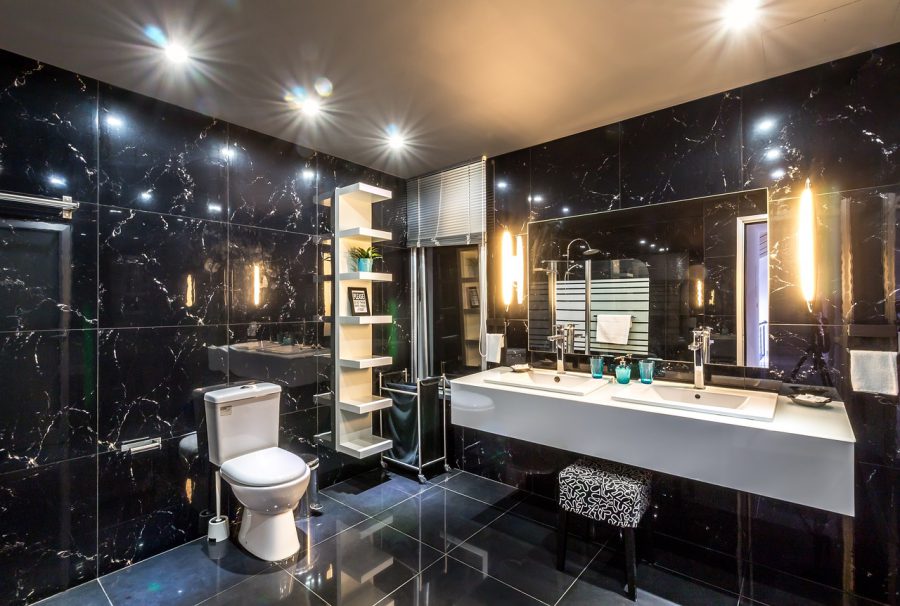 Aranżacja nowoczesnej łazienki: twórz przestrzeń, która zachwyca funkcjonalnością i stylem