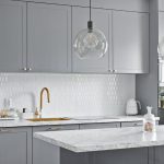 szara kuchnia biała płytki kuchenne heksalong raw decor marmurowy blat